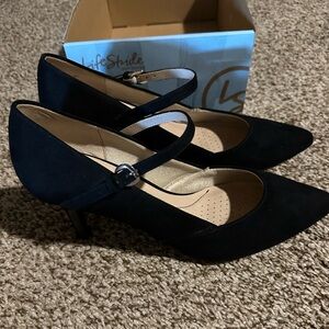 Life stride sandrine suede heels